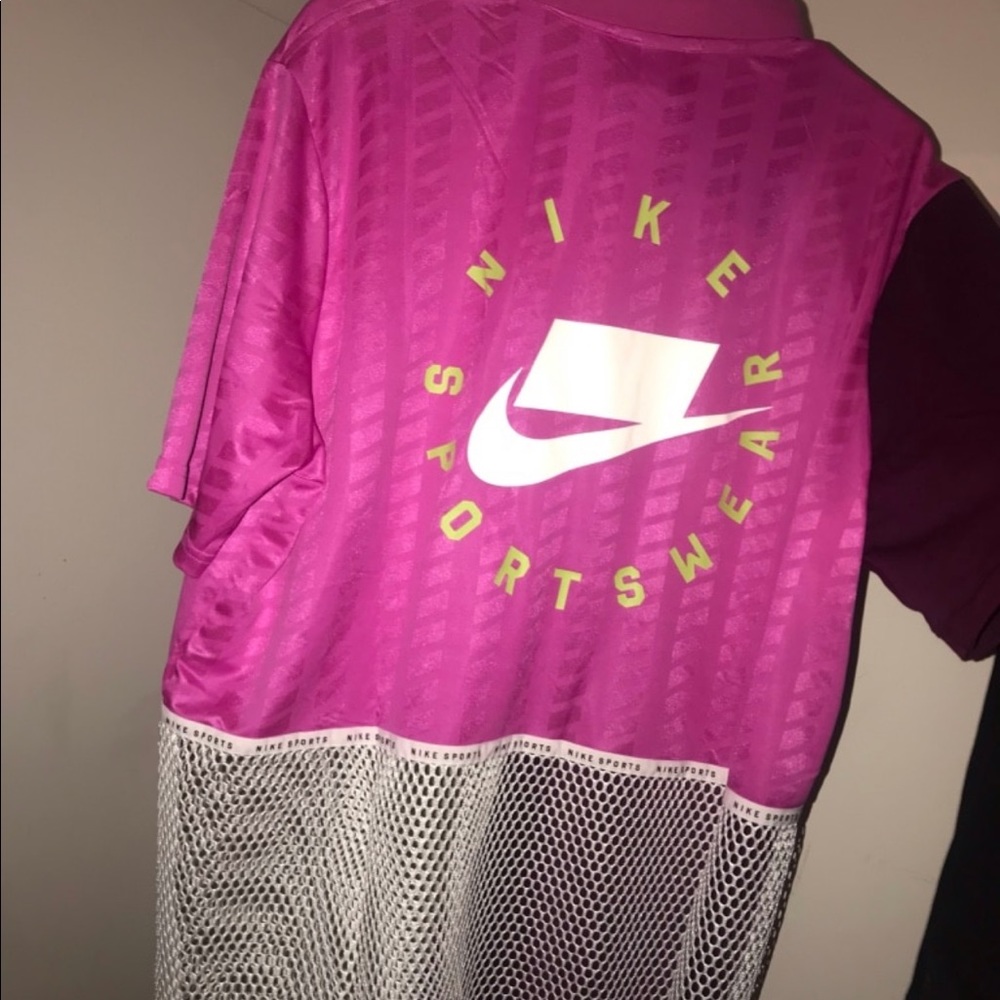 Medium Nike shirt - Picture 2 of 2